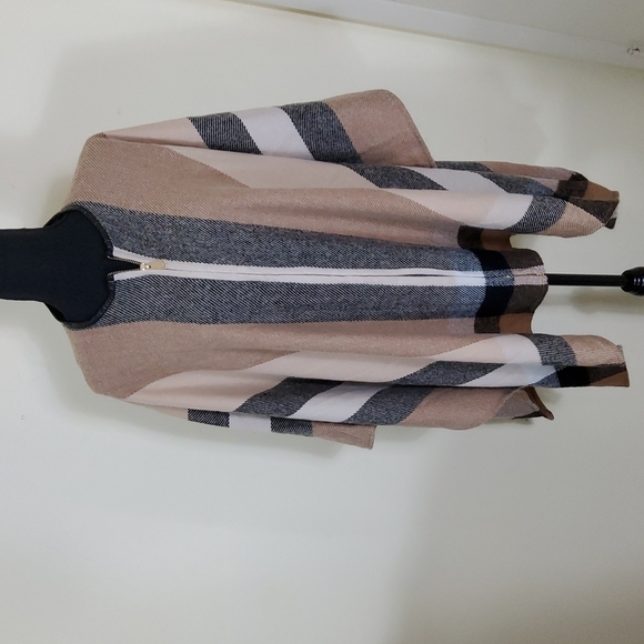 Apt 9 Colorblock Poncho - Picture 3 of 3